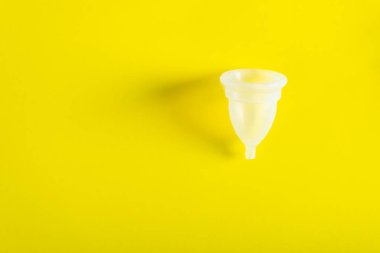 Hijyen madde için kadın adet Kupası gibi kritik gün. Üstten Görünüm, düz yatıyordu, kadın sağlık sorunları kavramı