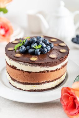 Tatlı menüsü Belçika çikolatası pastamız katmanlı