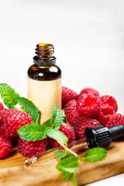 Kırmızı ahududu tohumu yağı. Saf, doğal. Aromaterapi, Masaj Üs Yağı, Güneş kremi