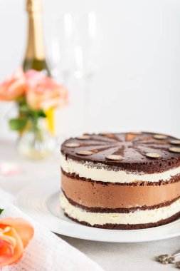 Tatlı menüsü Belçika çikolatası pastamız katmanlı