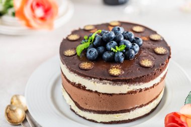 Tatlı menüsü Belçika çikolatası pastamız katmanlı