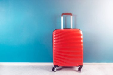 Tatil konsepti olarak parlak ve şık kabin boyutu nda bavul