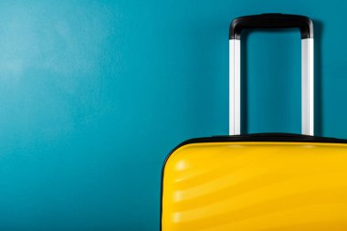 Tatil konsepti olarak parlak ve şık kabin boyutu nda bavul