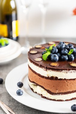 Tatlı menüsü Belçika çikolatası pastamız katmanlı