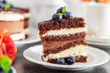 Tatlı menüsü Belçika çikolatası pastamız katmanlı