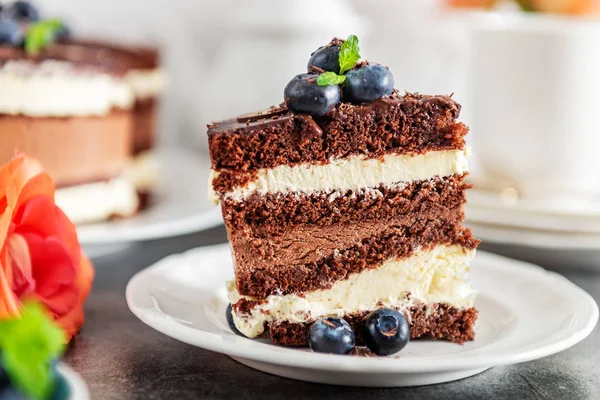 Tatlı menüsü Belçika çikolatası pastamız katmanlı