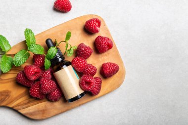 Kırmızı ahududu tohumu yağı. Saf, doğal. Aromaterapi, Masaj Üs Yağı, Güneş kremi