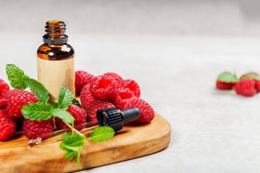 Kırmızı ahududu tohumu yağı. Saf, doğal. Aromaterapi, Masaj Üs Yağı, Güneş kremi