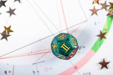 21 Mayıs - Haziran 20 İkizler burç sembolü zarlarla Astroloji