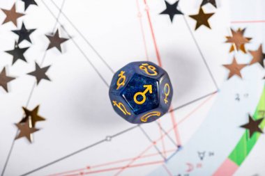 Mars gezegeni sembolü zarlarla Astroloji