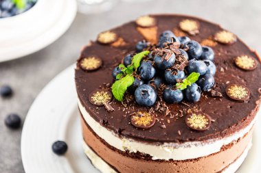 Tatlı menüsü Belçika çikolatası pastamız katmanlı