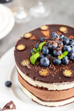 Tatlı menüsü Belçika çikolatası pastamız katmanlı