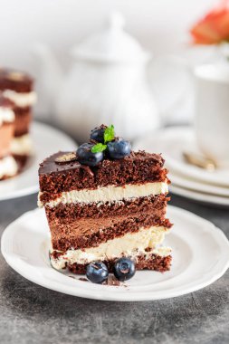 Tatlı menüsü Belçika çikolatası pastamız katmanlı