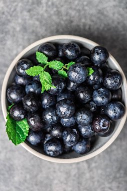 Yaban mersini gibi taze yaz meyveleri