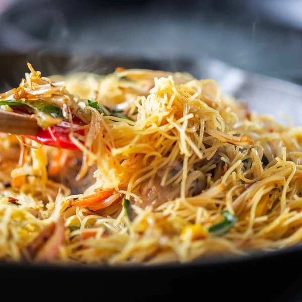 Cooking of sweet and crunchy stir fry with beansprouts