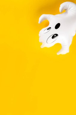 Cadılar Bayramı parti dekorasyon konsepti olarak şişme yarasa