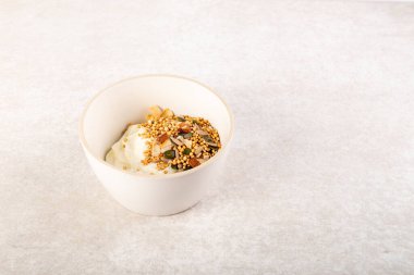 Kinoa granola 'dan sağlıklı bir kahvaltı