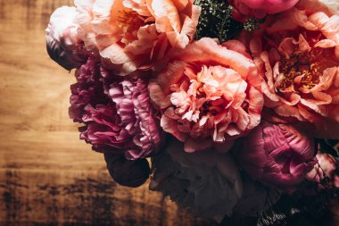 İnanılmaz Taze pembe şakayıklar