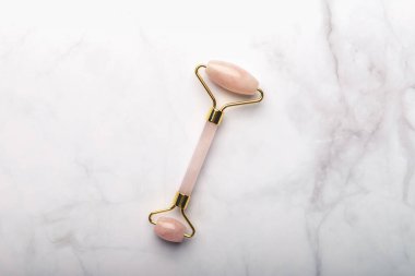 Gül Kuvars Yeşim yüz silindiri ya da güzellik yüz masajı terapisi için masaj aleti, cilt bakımı anti-yaşlanma aracı