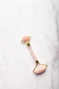 Gül Kuvars Yeşim yüz silindiri ya da güzellik yüz masajı terapisi için masaj aleti, cilt bakımı anti-yaşlanma aracı