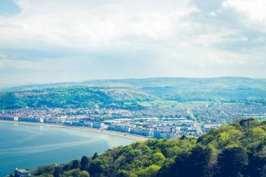 Kuzey Galler 'deki Llandudno Deniz Cephesi' nde Güzel Yaz Günü