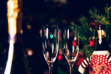 Noel ya da Yeni Yıl Partisi Şampanya ile