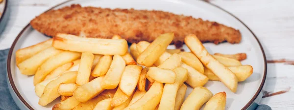 Fish and Chips with peas — Stock Photo, Image