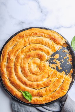 Filo Ispanağı ve Feta Twist Turtası