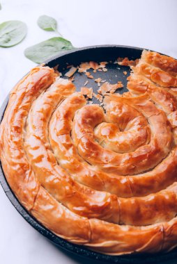 Filo Ispanağı ve Feta Twist Turtası