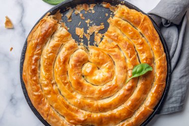 Filo Ispanağı ve Feta Twist Turtası