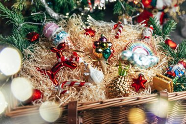 Bir kutu alışılmadık, modern Noel saçmalıkları.