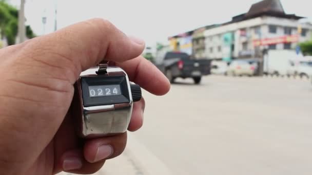 Counting Cars Counter Clicker Machine — Stock Video