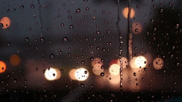 Gota Agua Ventana Con Luz Del Coche Tráfico — Vídeo de stock