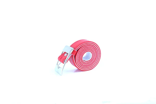 Izole Beyaz Üzerine Kırmızı Kemer — Stok fotoğraf