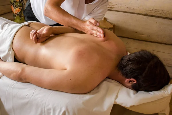 Close Masseur Doen Lichaam Massage — Stockfoto