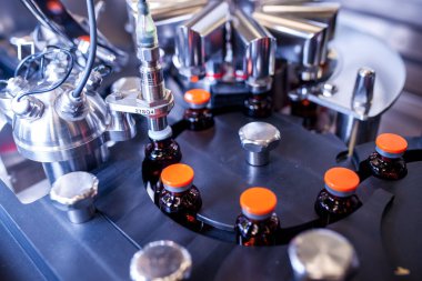 Laboratuvarda uyuşturucu ve aşı üretimi