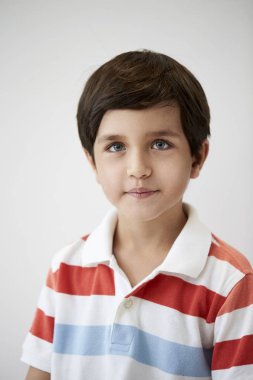 Küçük mavi gözlü sevgilisi kendinden emin adam, portre