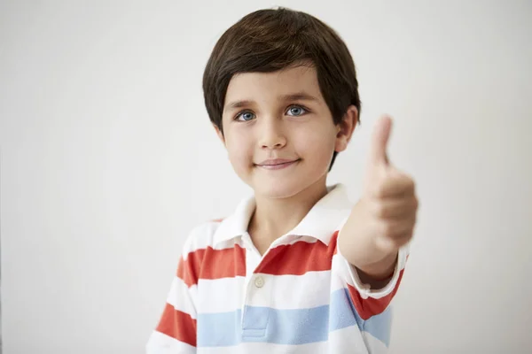 Pulgares Hacia Arriba Niño Sonriendo Cámara Sobre Fondo Blanco —  Fotos de Stock