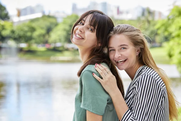 Laughing Girlfriends Park Portrait — Stock Photo, Image