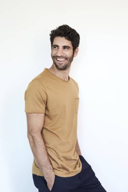 Yakışıklı çocuk t-shirt, gülümseyen