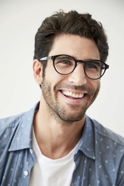 Schöner Kerl Mit Brille Lachend — Stockfoto