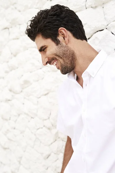 Homem Bonito Feliz Camisa Branca Perfil — Fotografia de Stock