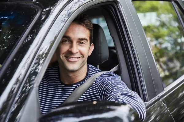 Cara Carro Dirigindo Sorrindo — Fotografia de Stock