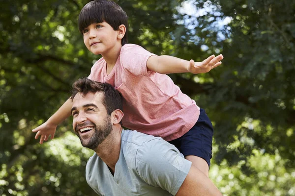 Boy His Dad Playing Park — Stock Photo, Image