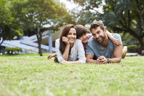 Happy Family Together Park Smiling — Stock Photo, Image