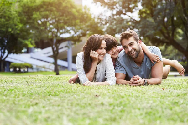 Smiling Family Lying Together Park — Stock Photo, Image