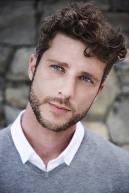 İyi görünümlü adam gri, portre