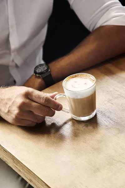 Primer Plano Del Hombre Con Café —  Fotos de Stock