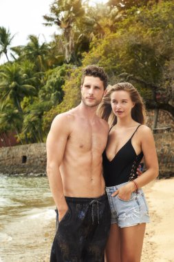 İki plajda, uzağa arıyorsunuz iyi