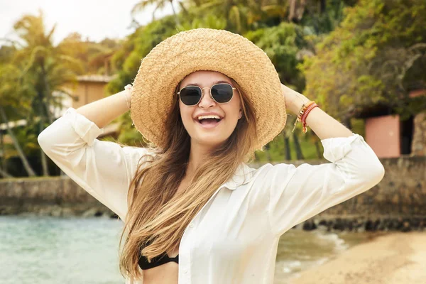 Sunhat Shades Girl Beach Portrait — Stock Photo, Image